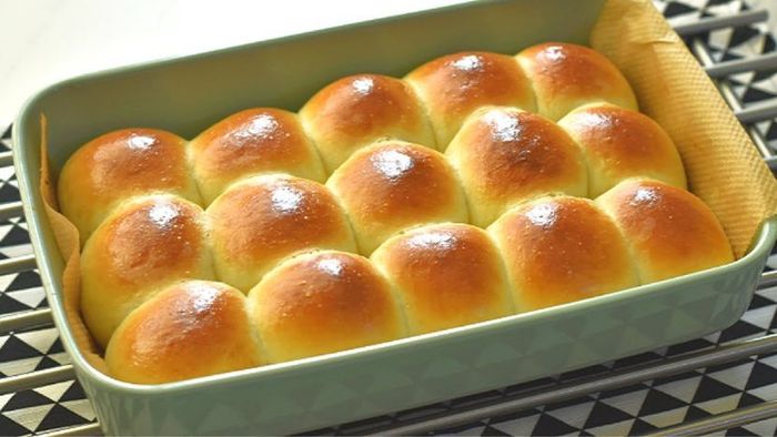 Fresh Baked Dinner Rolls - 1 Dozen